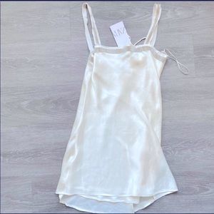 Satin effects white zara dress with rhinestones